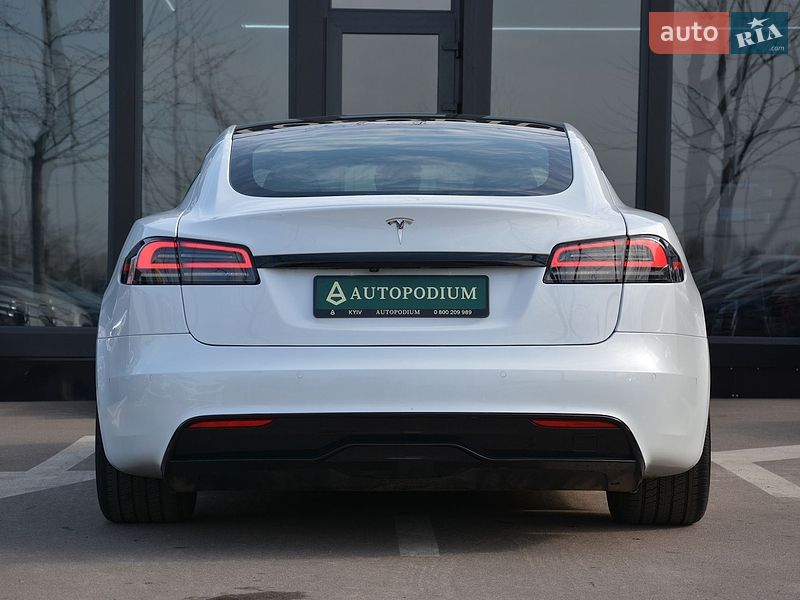 Лифтбек Tesla Model S 2022 в Киеве