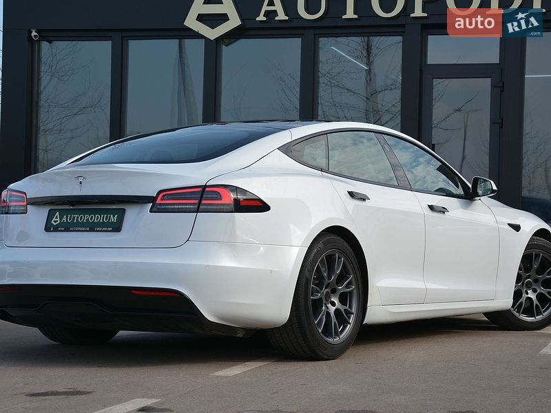 Лифтбек Tesla Model S 2022 в Киеве