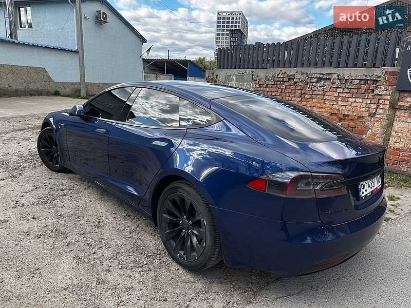 Ліфтбек Tesla Model S 2016 в Львові