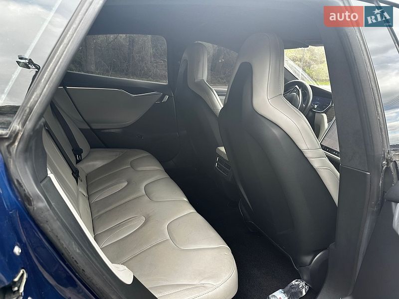 Ліфтбек Tesla Model S 2016 в Львові