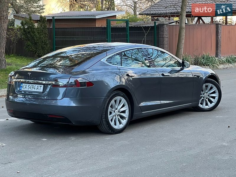 Лифтбек Tesla Model S 2018 в Киеве