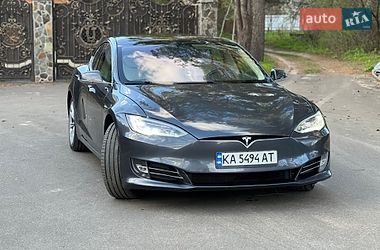 Лифтбек Tesla Model S 2018 в Киеве