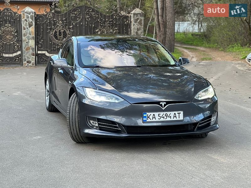Лифтбек Tesla Model S 2018 в Киеве
