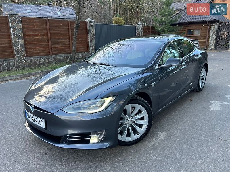 Лифтбек Tesla Model S 2018 в Киеве