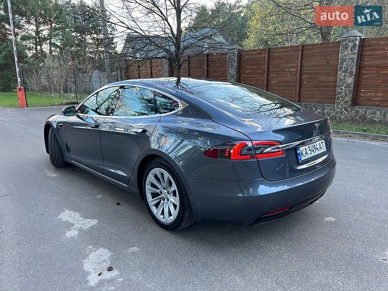 Лифтбек Tesla Model S 2018 в Киеве