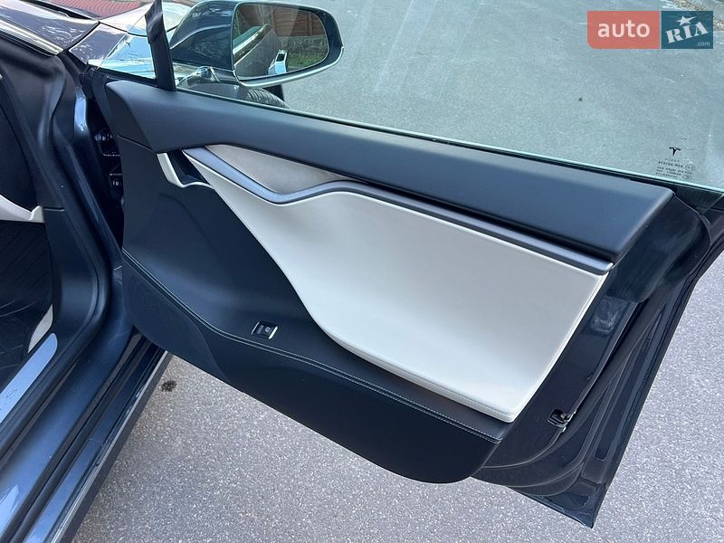 Лифтбек Tesla Model S 2018 в Киеве