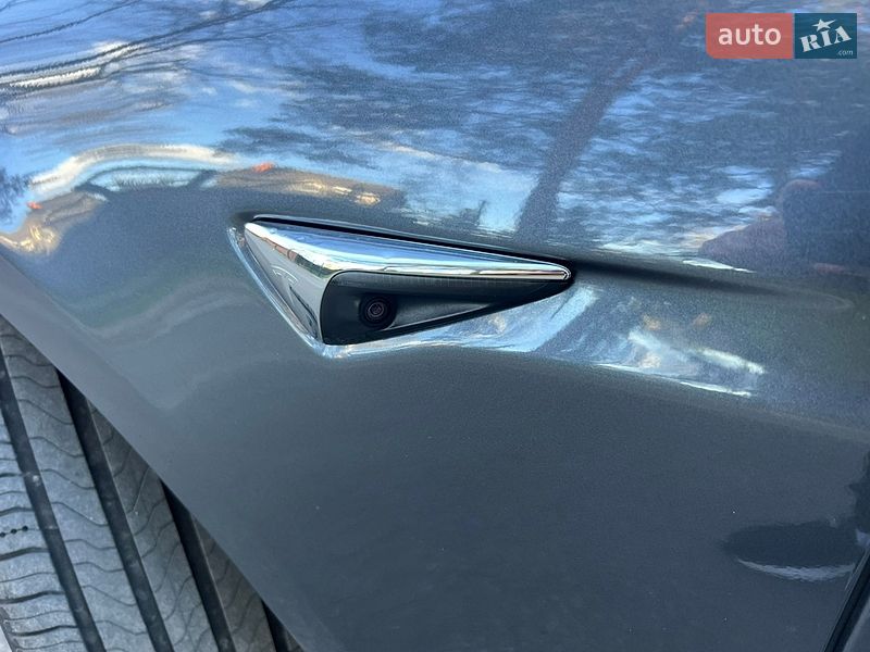 Лифтбек Tesla Model S 2018 в Киеве