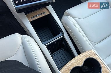 Лифтбек Tesla Model S 2018 в Киеве