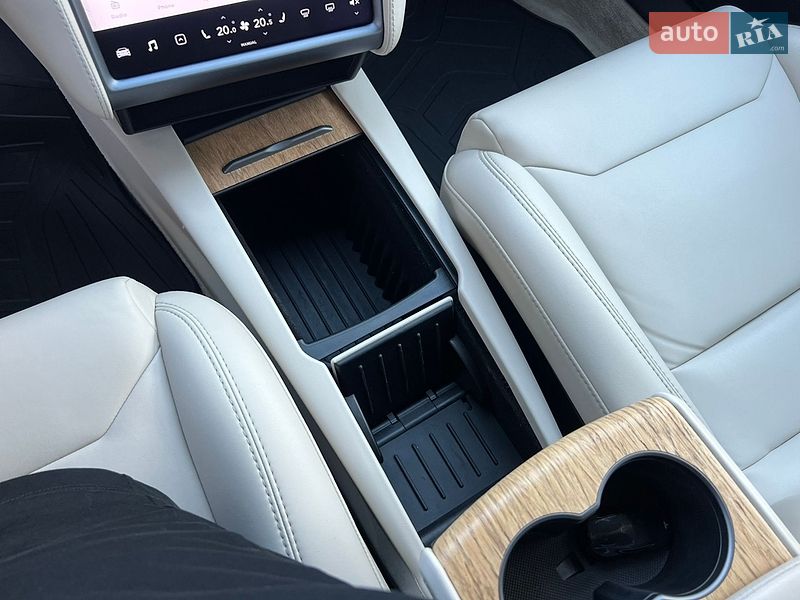 Лифтбек Tesla Model S 2018 в Киеве