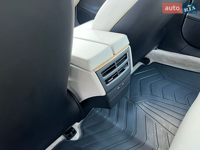 Лифтбек Tesla Model S 2018 в Киеве