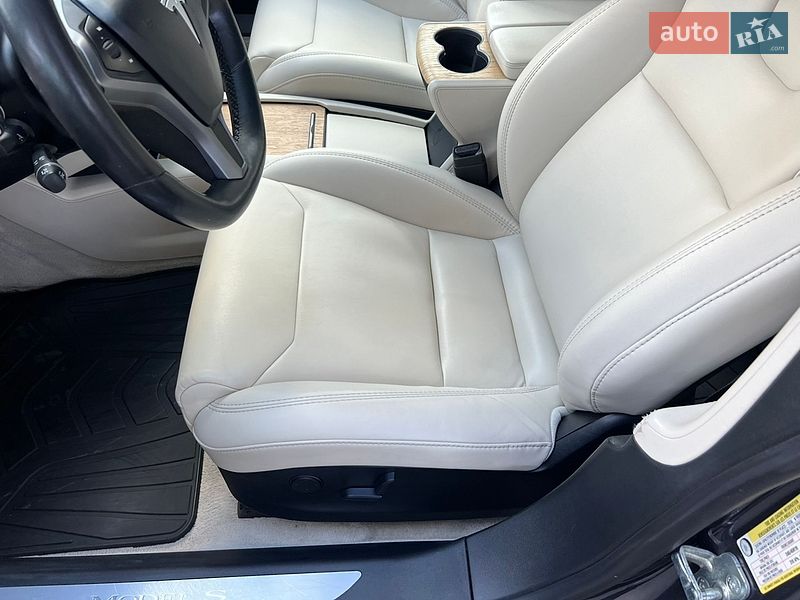 Лифтбек Tesla Model S 2018 в Киеве