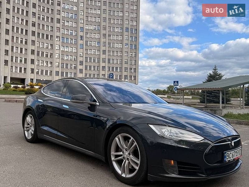 Лифтбек Tesla Model S 2012 в Львове