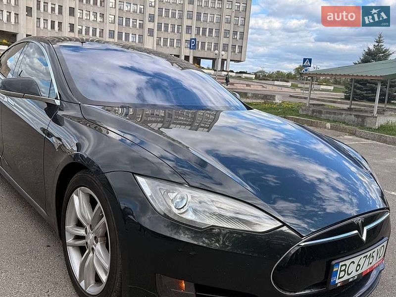 Лифтбек Tesla Model S 2012 в Львове