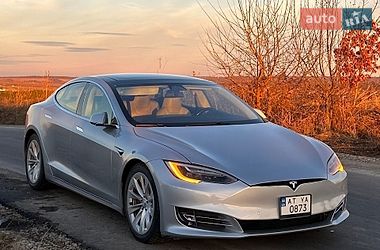 Лифтбек Tesla Model S 2016 в Ивано-Франковске