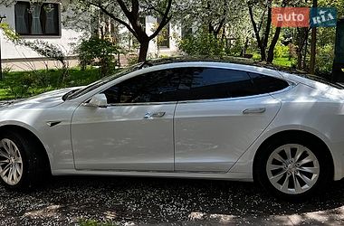 Лифтбек Tesla Model S 2018 в Львове