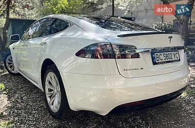 Лифтбек Tesla Model S 2018 в Львове