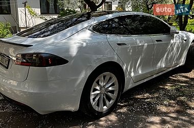 Лифтбек Tesla Model S 2018 в Львове