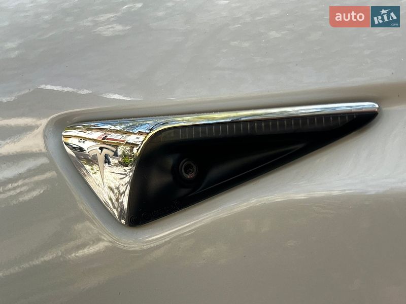 Лифтбек Tesla Model S 2018 в Львове