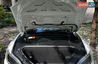 Лифтбек Tesla Model S 2018 в Львове