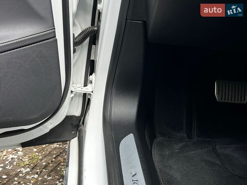 Лифтбек Tesla Model S 2018 в Львове