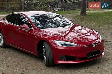 Ліфтбек Tesla Model S 2016 в Житомирі