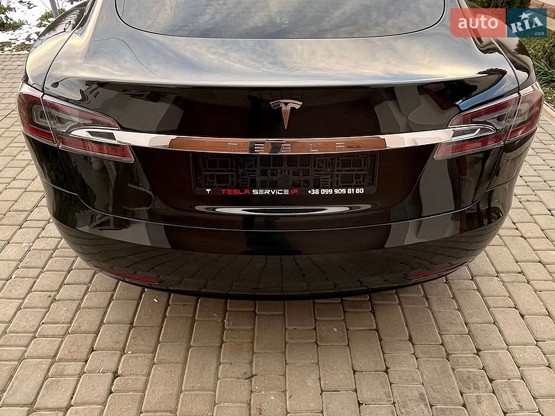 Лифтбек Tesla Model S 2017 в Николаеве