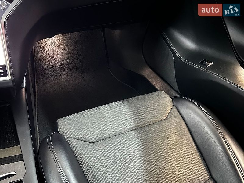 Лифтбек Tesla Model S 2017 в Николаеве