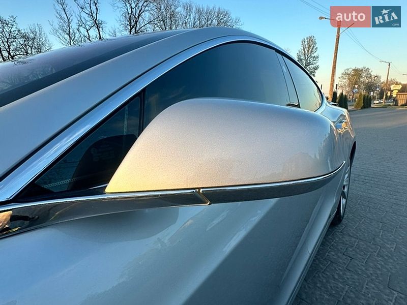 Лифтбек Tesla Model S 2016 в Ивано-Франковске