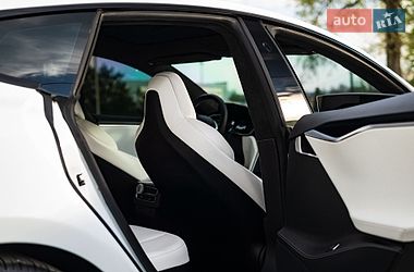 Лифтбек Tesla Model S 2017 в Кропивницком