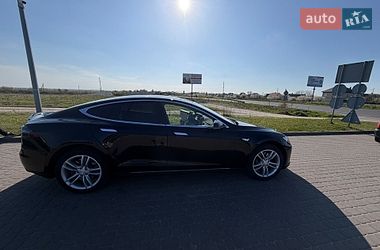 Лифтбек Tesla Model S 2015 в Львове