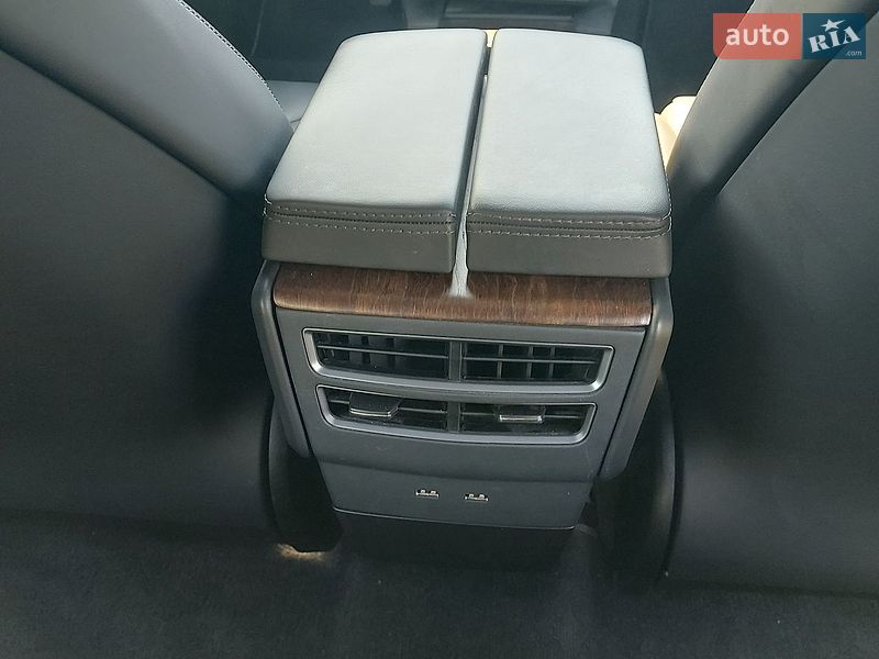 Лифтбек Tesla Model S 2018 в Николаеве