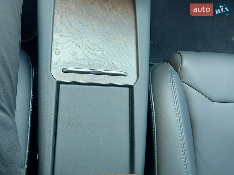 Лифтбек Tesla Model S 2018 в Николаеве