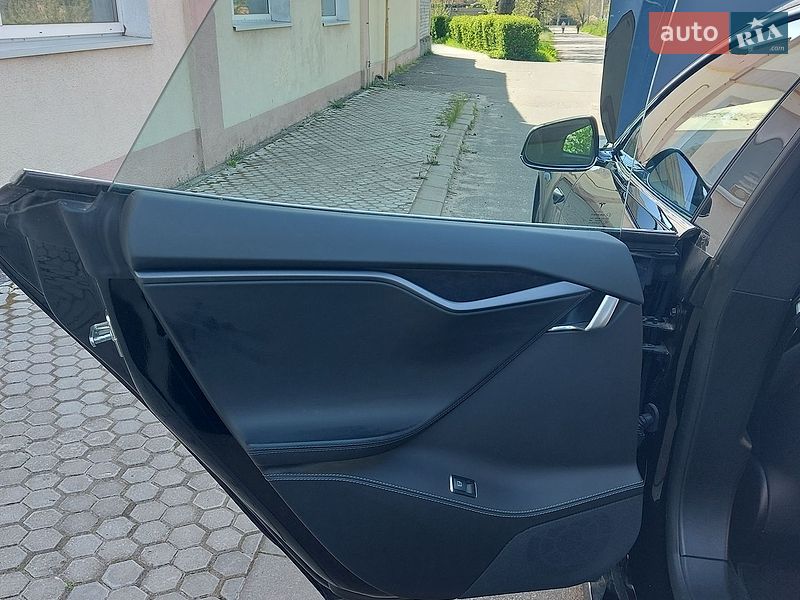 Лифтбек Tesla Model S 2018 в Николаеве