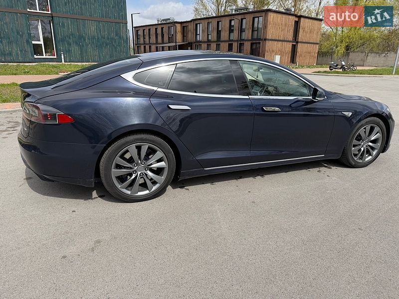 Лифтбек Tesla Model S 2014 в Чернигове