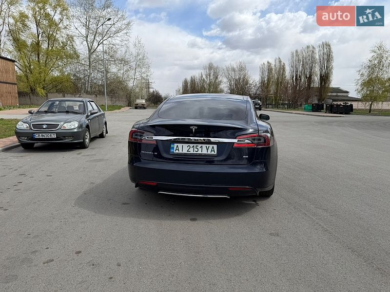 Лифтбек Tesla Model S 2014 в Чернигове