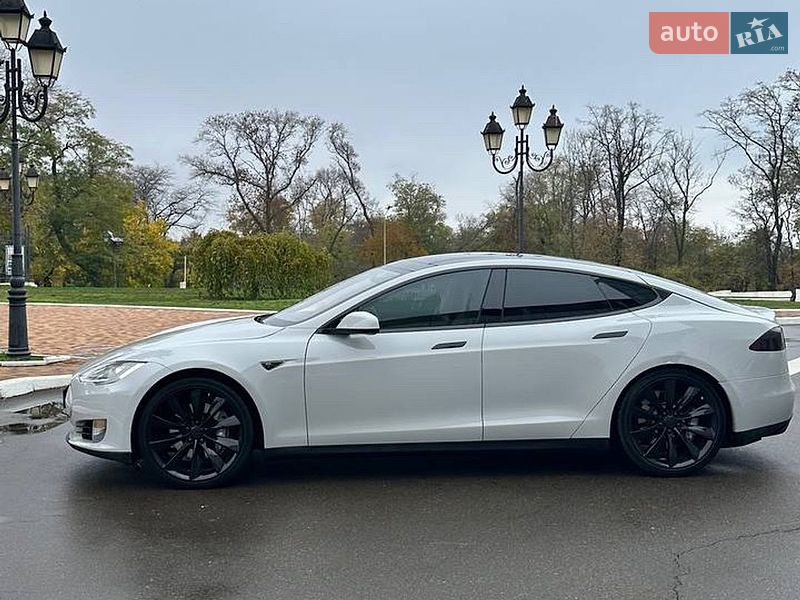 Лифтбек Tesla Model S 2013 в Одессе