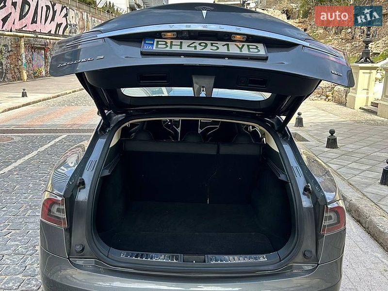 Лифтбек Tesla Model S 2013 в Одессе