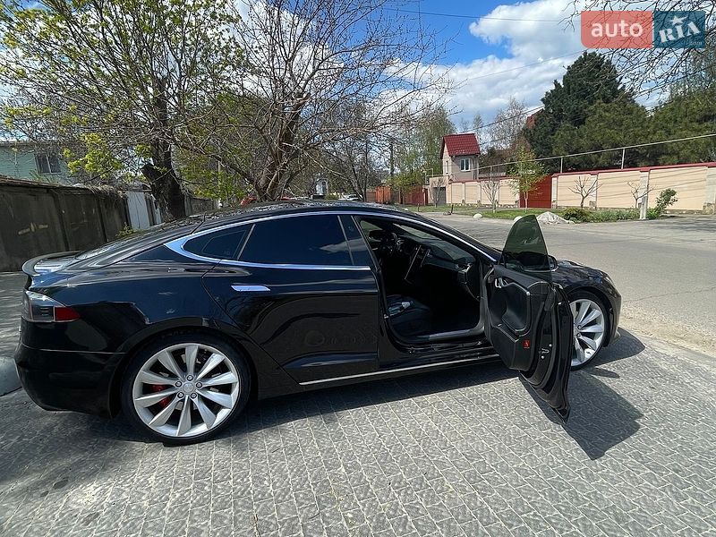 Лифтбек Tesla Model S 2017 в Одессе