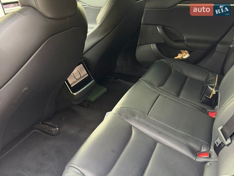 Лифтбек Tesla Model S 2022 в Стрые