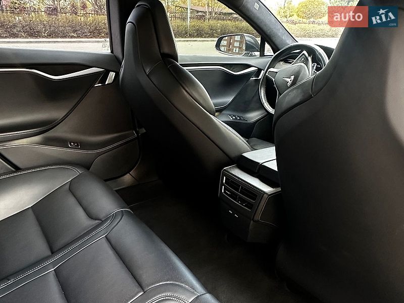 Ліфтбек Tesla Model S 2018 в Києві