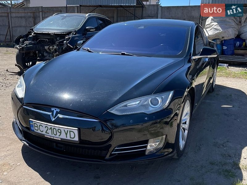 Tesla Model S 2014