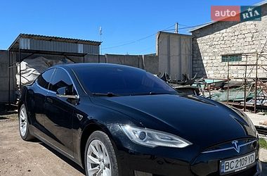 Лифтбек Tesla Model S 2014 в Львове
