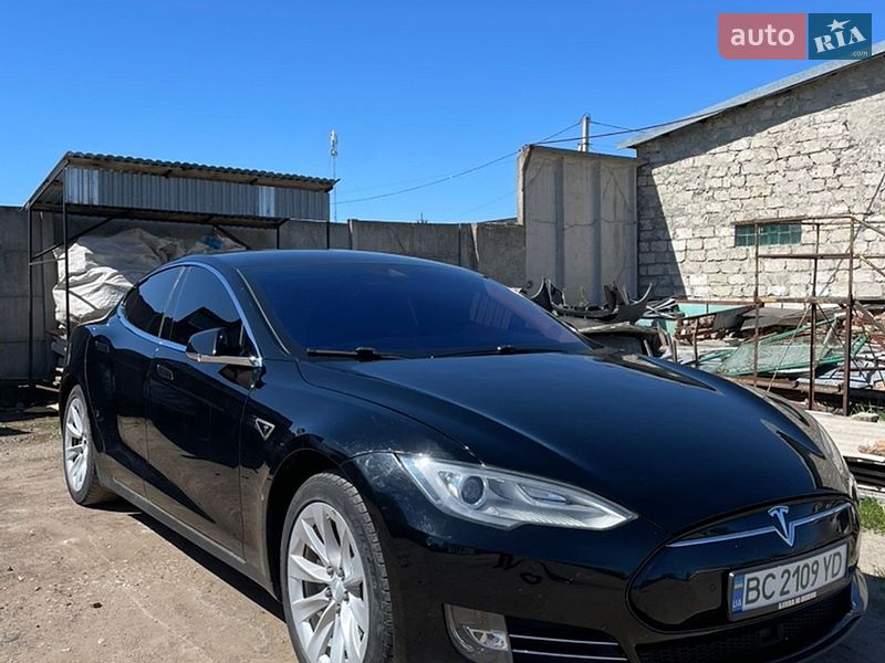 Лифтбек Tesla Model S 2014 в Львове