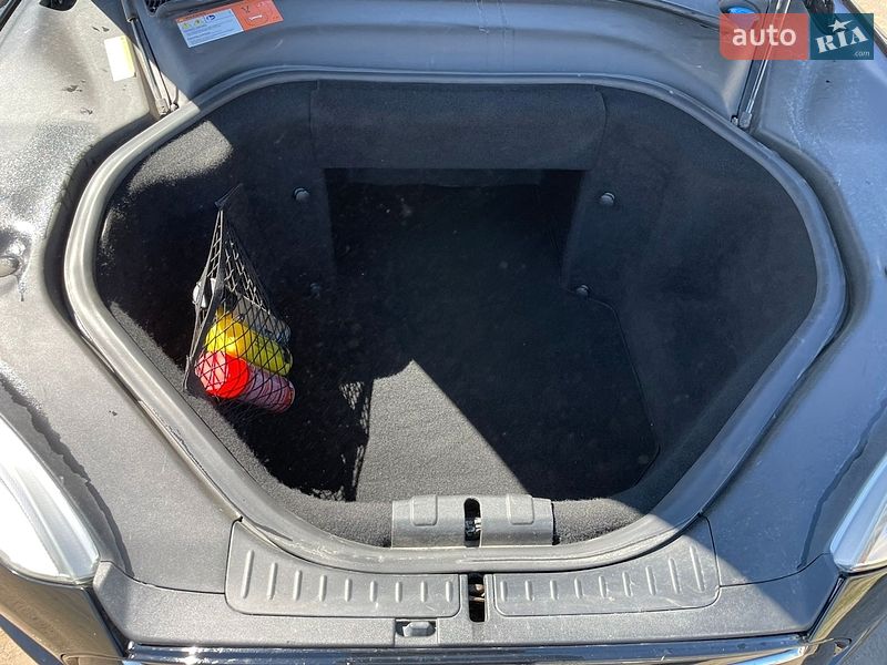 Лифтбек Tesla Model S 2014 в Львове