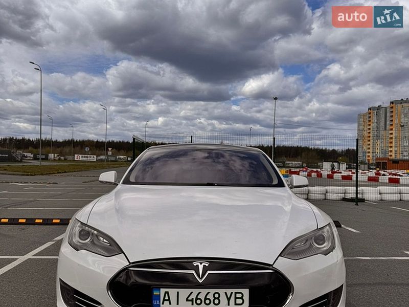 Tesla Model S 2014