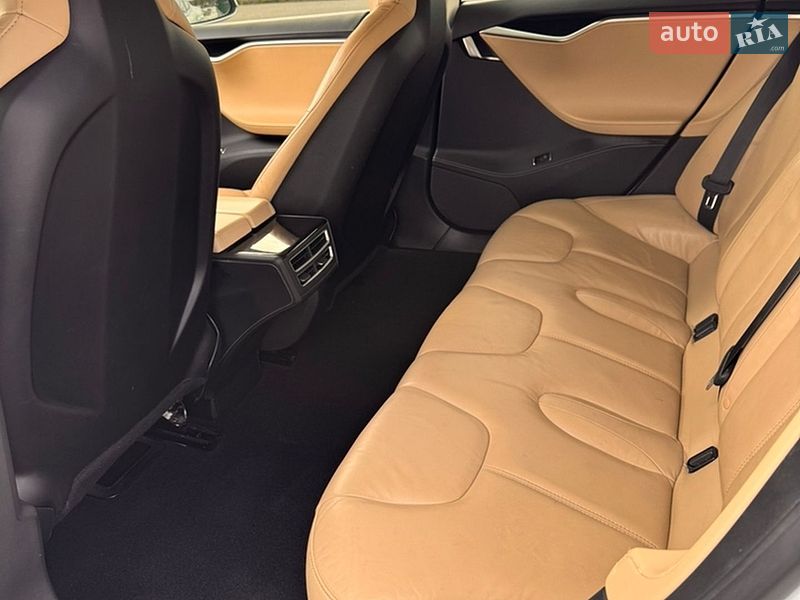 Лифтбек Tesla Model S 2014 в Киеве