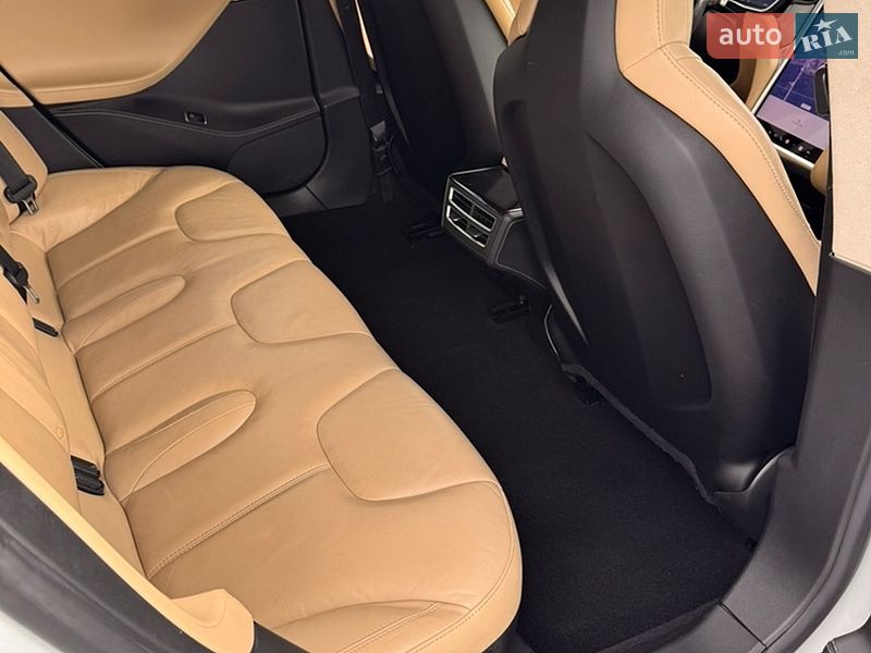 Лифтбек Tesla Model S 2014 в Киеве