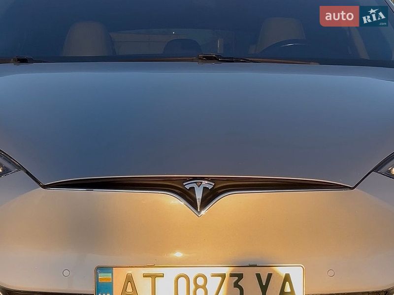 Лифтбек Tesla Model S 2016 в Ивано-Франковске