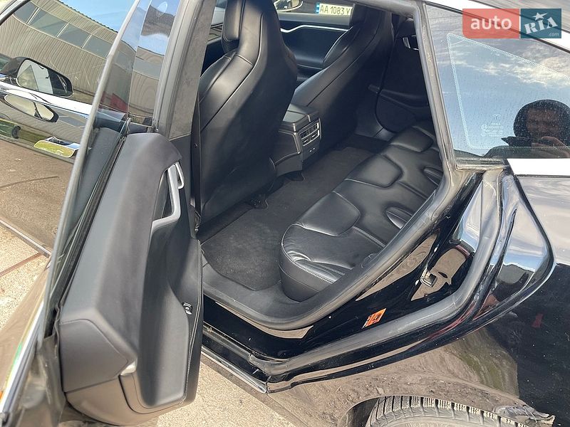 Ліфтбек Tesla Model S 2017 в Києві