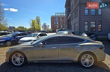 Лифтбек Tesla Model S 2015 в Львове